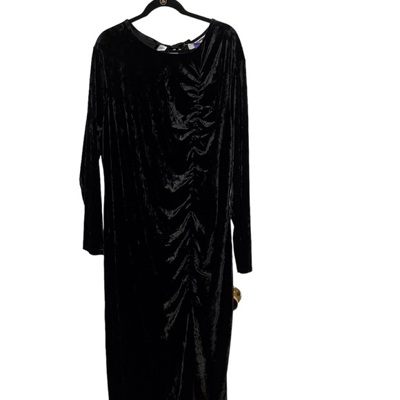 Future Collective Black Crushed Velvet Midi Length Dress Size: 4X - Picture 8 of 8